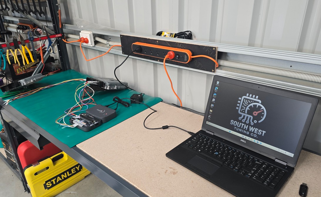 Bench workstation with FLEX and laptop